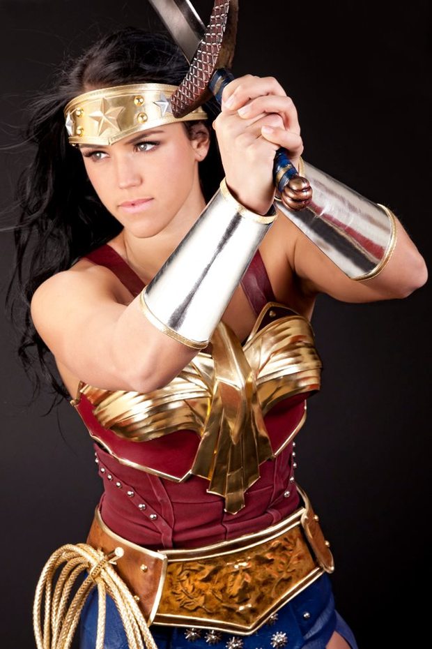 Wonder Woman; Uniform 