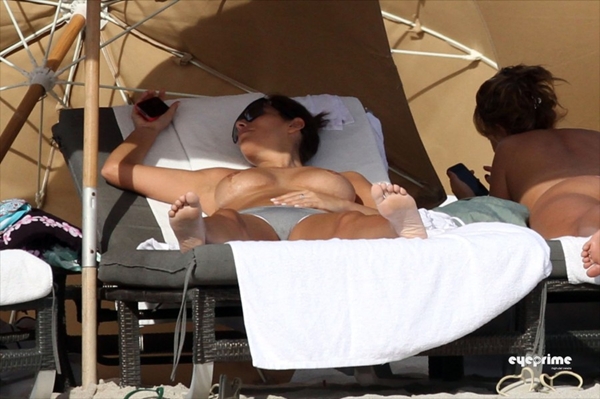 Aida Yespica sunbathing topless photo; Celebrity 