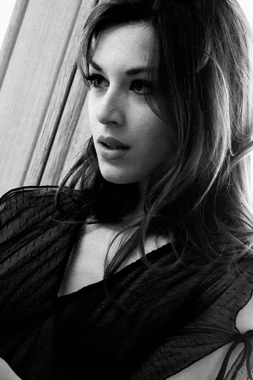 ...; Brunette 